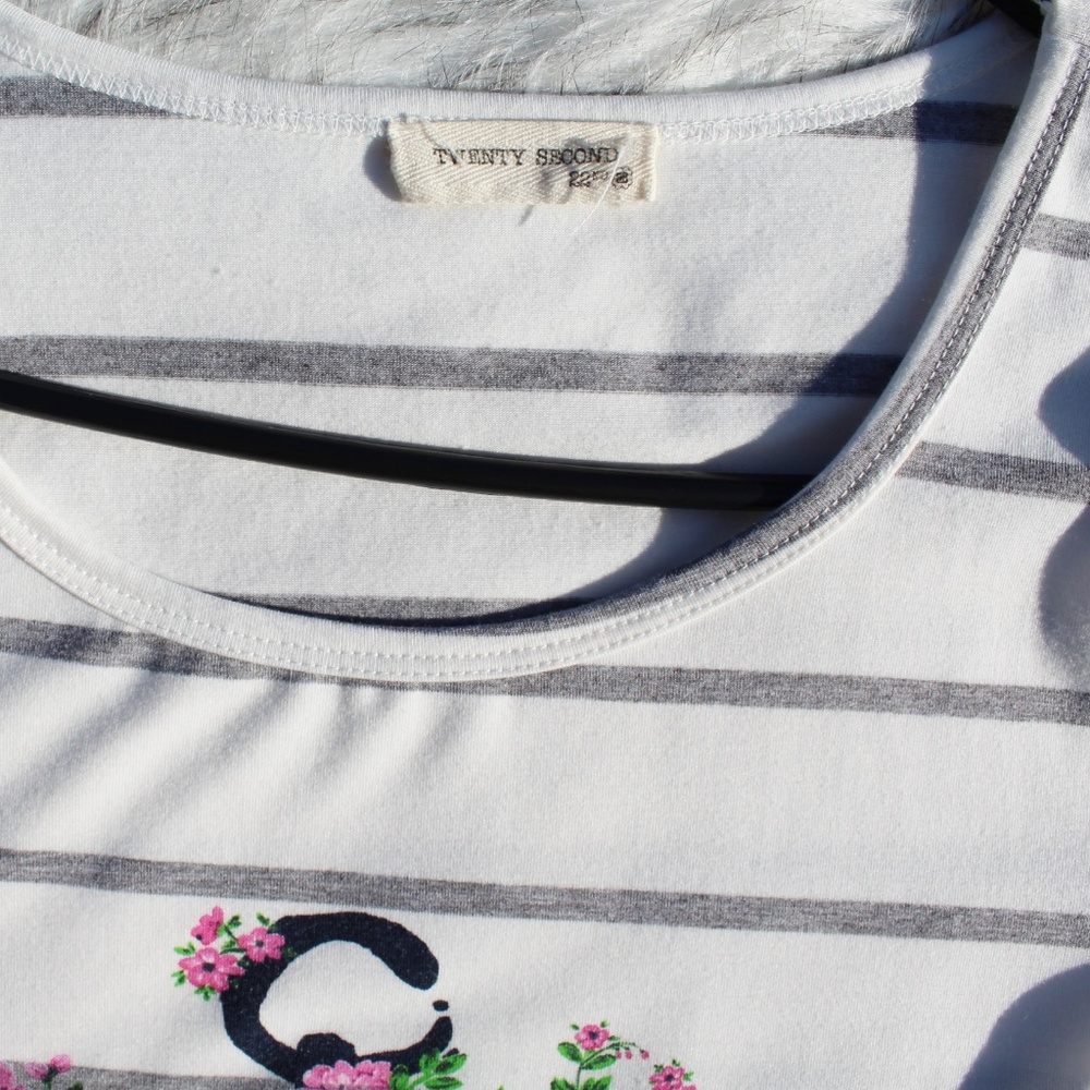 SOLD Twenty Second White and Gray T-Shirt Dress - Picture 4 of 8
